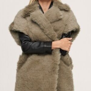 NWT Mango faux fur vest in size Small color khaki
